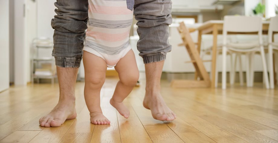 Γιατί τα παιδιά που περπατούν πιο συχνά ξυπόλητα αναπτύσσονται καλύτερα;