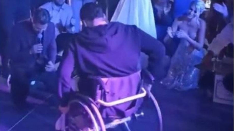 Γιώργος Τσαλίκης: Το συγκινητικό βίντεο που έγινε viral με τον αστυνομικό που χορεύει ζεϊμπέκικο με αμαξίδιο
