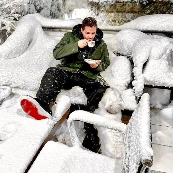 Γιώργος Τσαλίκης: Η χιονισμένη πισίνα του σπιτιού του είναι ό,τι πιο ονειρικό έχετε δει