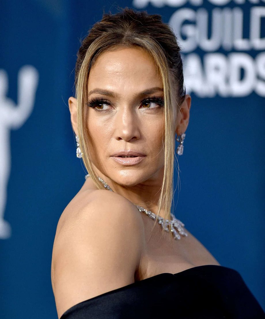Jennifer Lopez: Με μία selfie μας δείχνει το φυσικό look των μαλλιών της