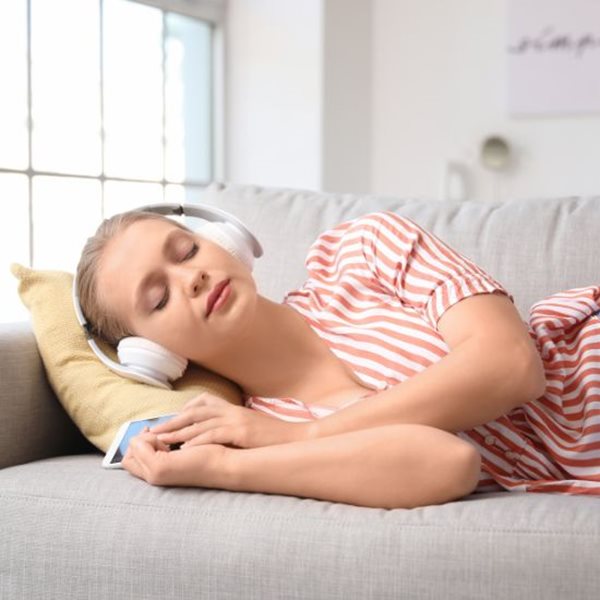 Jukebooks.gr: Πώς τα audiobooks μας βοηθούν να κοιμηθούμε καλύτερα