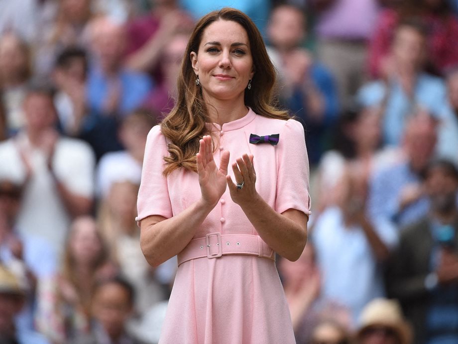 Kate Middleton: Το χρυσό φόρεμα της πρεμιέρας του James Bond ήταν εμπνευσμένο από την πριγκίπισσα Diana