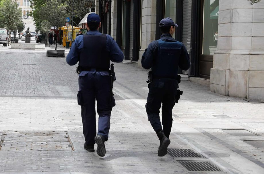 Κορονοϊός: Εκατοντάδες συλλήψεις για παράνομη λειτουργία μαγαζιών