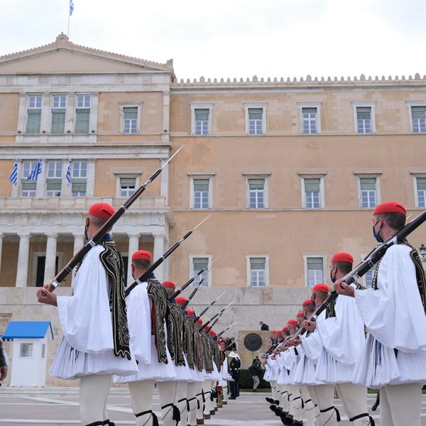 Πώς θα γίνουν οι εορτασμοί της 28ης Οκτωβρίου σε Αθήνα και Θεσσαλονίκη – Τι θα ισχύσει για τις παρελάσεις