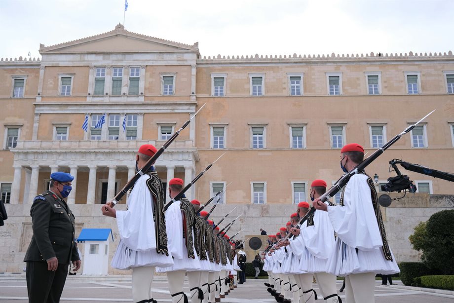 Πώς θα γίνουν οι εορτασμοί της 28ης Οκτωβρίου σε Αθήνα και Θεσσαλονίκη – Τι θα ισχύσει για τις παρελάσεις
