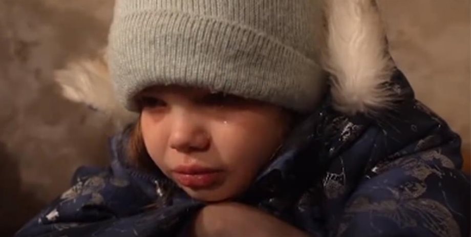 Πόλεμος στην Ουκρανία: Το συγκλονιστικό βίντεο με το παιδάκι που φωνάζει "Δε θέλω να πεθάνω"