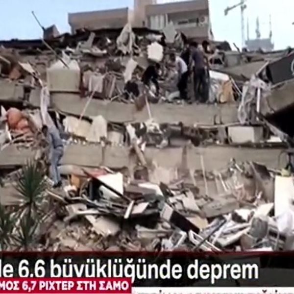 Σεισμός: Κατέρρευσαν πολυκατοικίες στη Σμύρνη (Βίντεο)