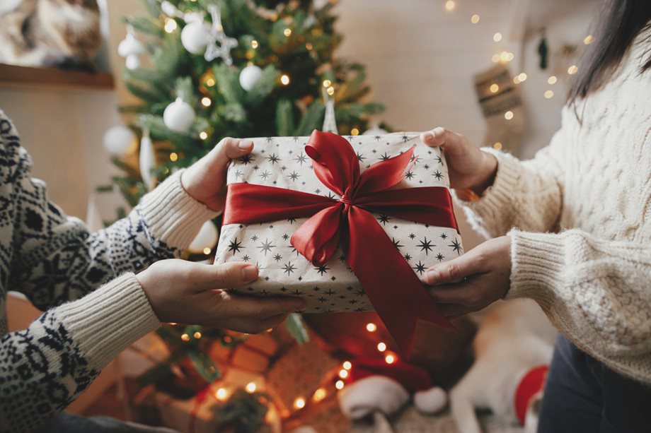 Starfan.gr - Γιατί χαρίζουμε δώρα τα Χριστούγεννα;