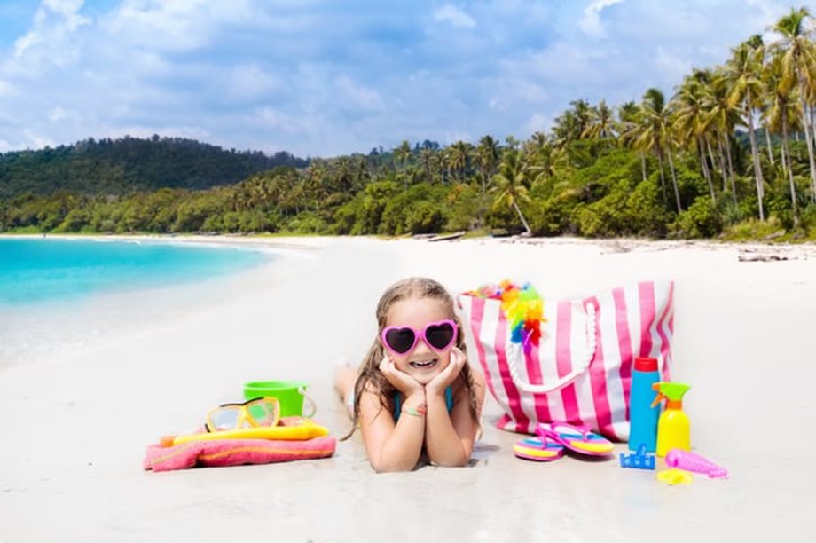 Τσάντα παραλίας: 7+1 must πράγματα που χρειάζεστε για τα παιδιά σας!