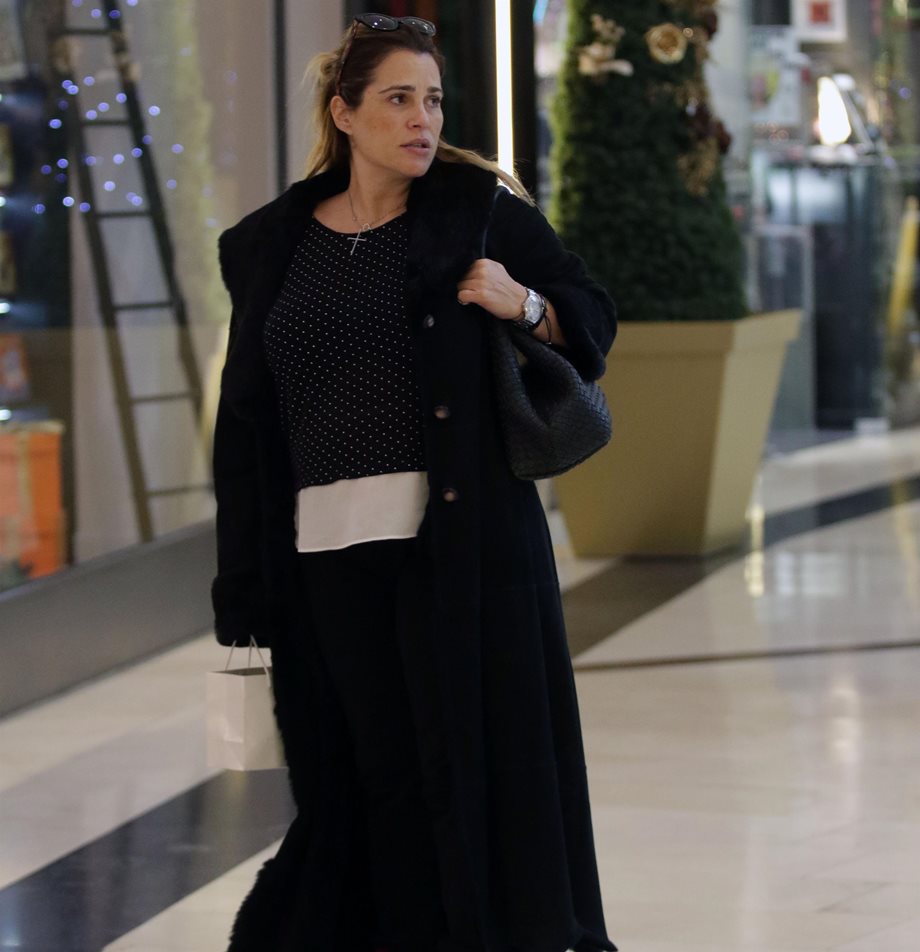 Paparazzi: Δείτε την Τζένη Μπότση σε βόλτα στα μαγαζιά στον 6ο μήνα της εγκυμοσύνης της! 