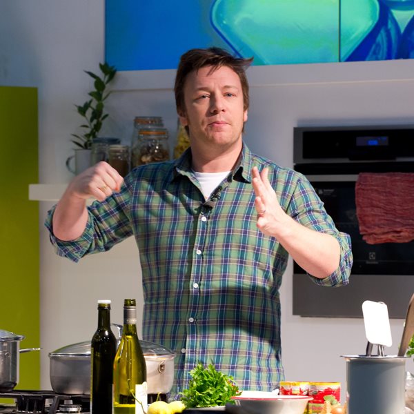 Jamie Oliver: Δεν φαντάζεστε ποιον πασίγνωστό Έλληνα πρότεινε να ακολουθήσουν οι 5,4 εκατομμύρια followers του στο instagram