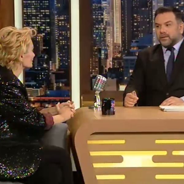The 2Night Show: Μετά την Ηλιάνα Παπαγεωργίου και η Έλενα Χριστοπούλου μίλησε στον πληθυντικό με τον Γρηγόρη Αρναούτογλου