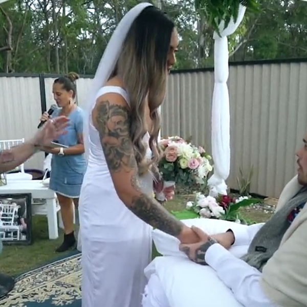 Παντρεύτηκε τον άρρωστο άνδρα της μία ημέρα πριν πεθάνει από καρκίνο