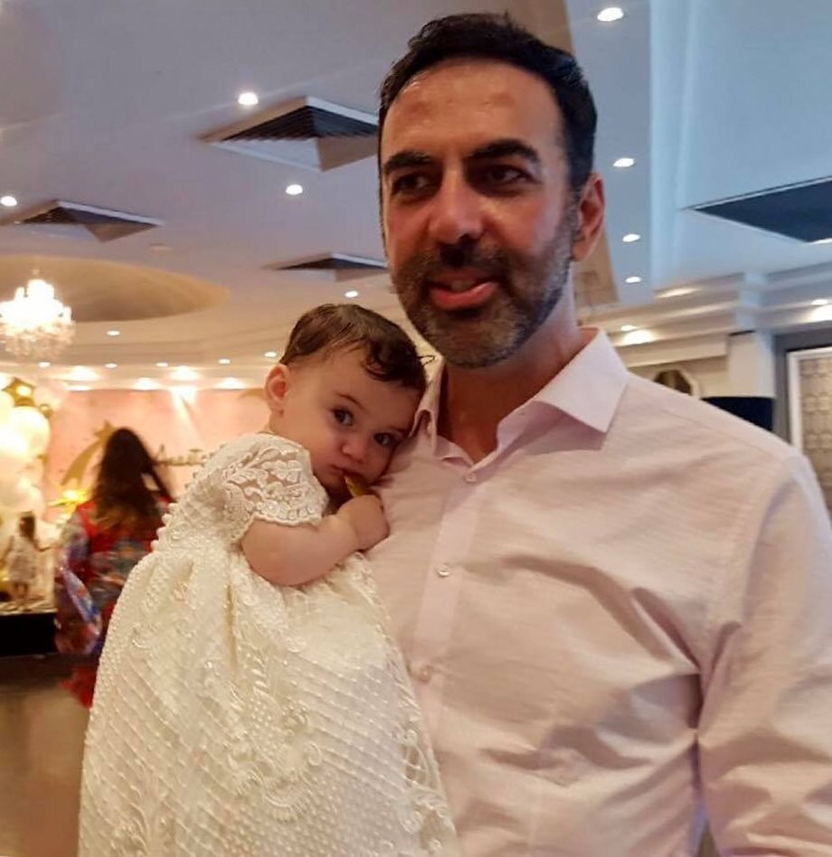 Ο Κώστας Γρίμπιλας βάφτισε την οχτώ μηνών κορούλα του! Οι φωτογραφίες και το δημόσιο μήνυμα 