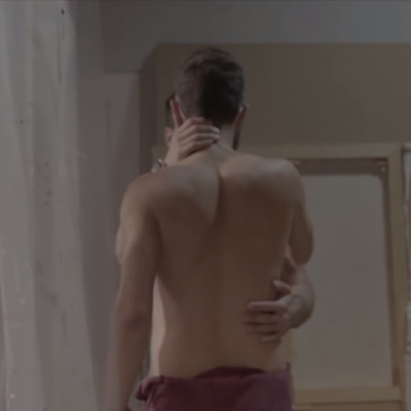 Αυτή είναι η επίμαχη gay σκηνή που "κόπηκε" από σειρά της ελληνικής τηλεόρασης!