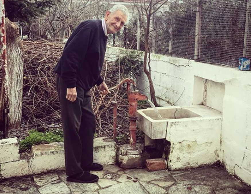 Είναι ο 90χρονος πατέρας πασίγνωστου Έλληνα ηθοποιού 