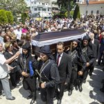  Πλήθος κόσμου στην κηδεία του Χάρρυ Κλυνν