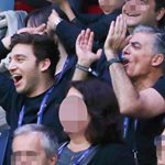 Νίκος και Νικόλας Ευαγγελάτος: Ξέφρενοι πανηγυρισμοί στο γήπεδο για τη νίκη της αγαπημένης τους ομάδας