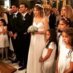 Λένα Παπαληγούρα - Άκης Πάντος: Ρομαντικός γάμος στη βροχή 