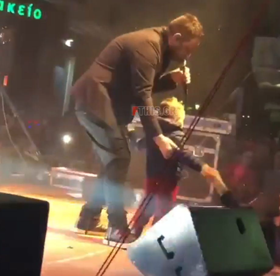 Γιώργος Γιαννιάς: Ο 2χρονος γιος του ανέβηκε στη σκηνή και έγινε… χαμός