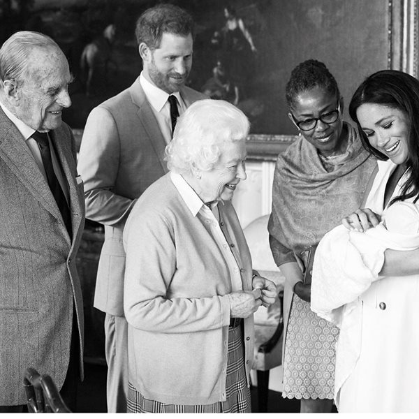 Βρετανίδα πόνταρε 120 λίρες και μάντεψε σωστά το όνομα του βασιλικού μωρού: Δείτε το ποσό που κέρδισε