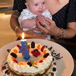 Ο γιος της έγινε τεσσάρων μηνών και του ετοίμασε μια υπέροχη τούρτα!