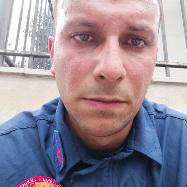 Ραγίζει καρδιές ο πυροσβέστης Νίκος Ρουκούδης: "Όταν με ειδοποίησαν να φύγω για το Μάτι γιόρταζα τα γενέθλιά μου. Φτάνοντας εκεί, αντίκρισα..."