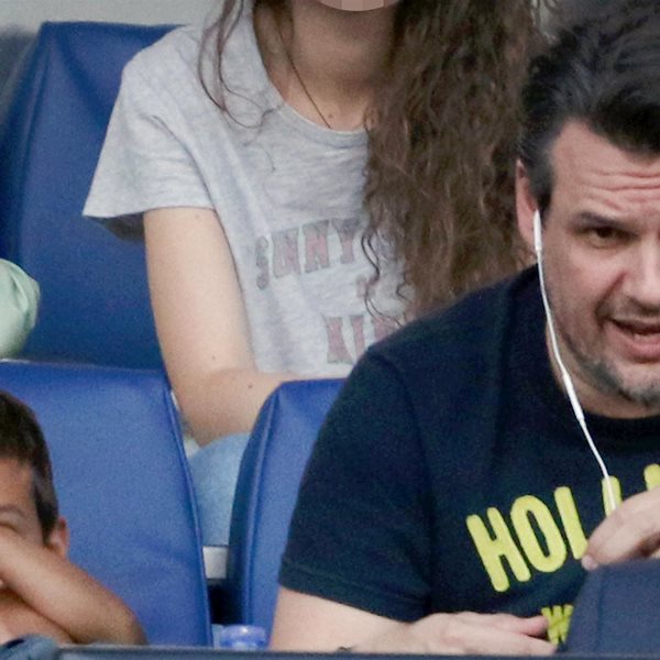 Paparazzi! Δείτε τον Πάνο Κιάμο στο γήπεδο με τον γιο του! 