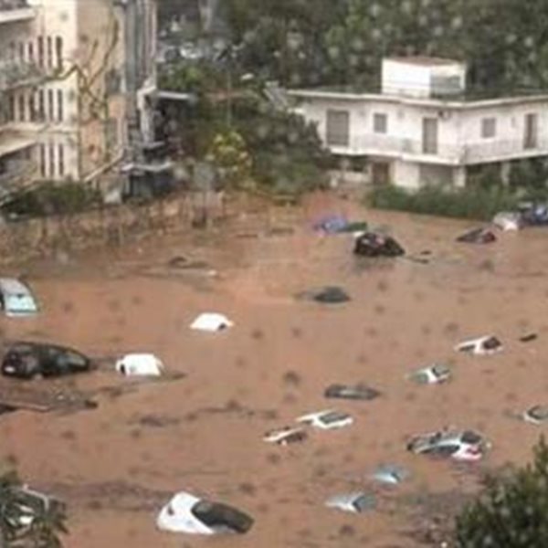 Καταιγίδες στην Αττική: "Βυθίστηκαν" αυτοκίνητα σε ύπαιθρο και πάρκινγκ στο Μαρούσι