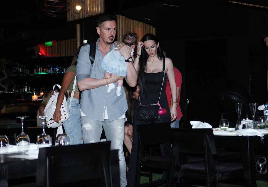 Paparazzi: Βραδινή έξοδος για Βουρλιώτη – Καρπαθάκη με τη νεογέννητη κορούλα τους!