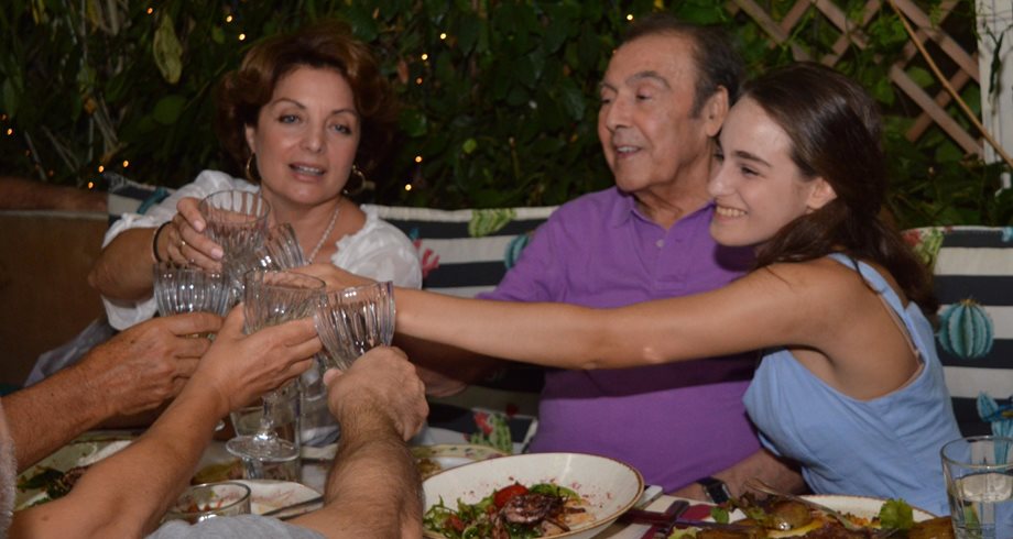 Happy moments: Ο Τόλης Βοσκόπουλος γιόρτασε την ονομαστική του εορτή με τις γυναίκες της ζωής του 