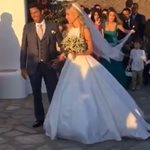 Ζευγάρι της showbiz έκανε την πρώτη του δημόσια εμφάνιση στον γάμο της Δούκισσας Νομικού