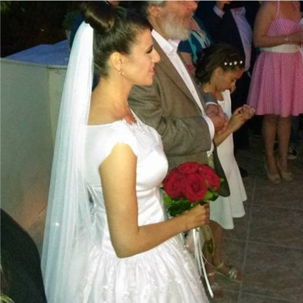 Να ζήσουν! Πασίγνωστος Έλληνας μας ξεναγεί στο σπίτι του και μιλά για τον γάμο – έκπληξη με την αγαπημένη του