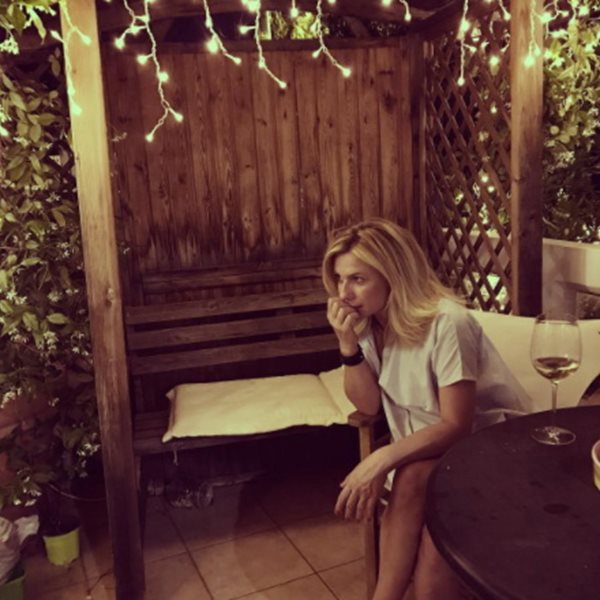 Η Κατερίνα Καραβάτου κάνει το πρώτο της Instagram story στον κήπο του σπιτιού της!
