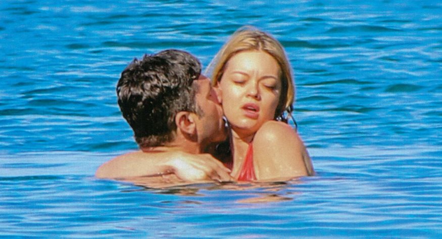 Χρήστος Βασιλόπουλος - Ιωάννα Παπαγιάννη: Παθιασμένα φιλιά σε παραλία της Τήνου!