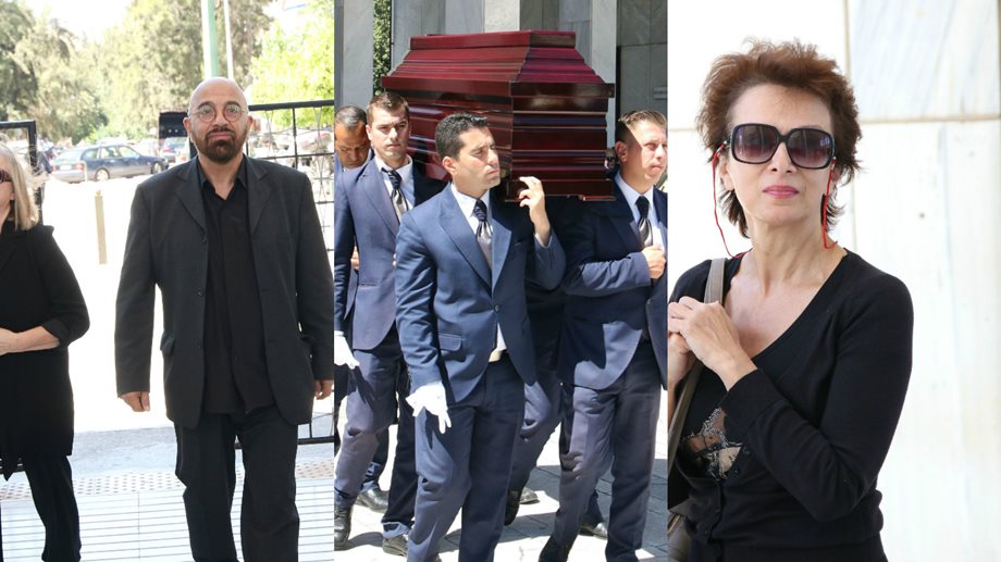 Συντετριμμένοι φίλοι και συγγενείς στην κηδεία του δημοσιογράφου Κώστα Παναγιωτόπουλου