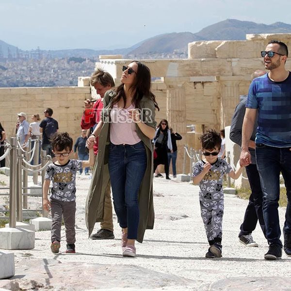 Paparazzi! Οι τελευταίες βόλτες της Καλομοίρας με την οικογένειά της, πριν αναχωρήσουν από την Ελλάδα!