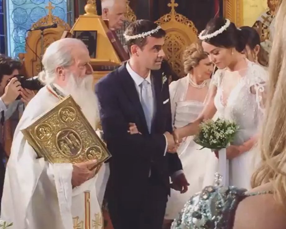 Η Ισμήνη Νταφοπούλου και ο Διαμαντής Αγγελάκης παντρεύτηκαν: Δείτε  τα όσα συνέβησαν στο γάμο τους