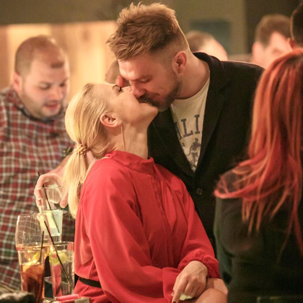 Η Θωμαΐς Ανδρούτσου είναι ερωτευμένη: Τα τρυφερά φιλιά με τον σύντροφό της σε δημόσια θέα!