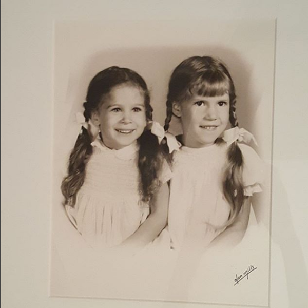 Ευχήθηκε στην αδερφή της με μια φωτογραφία από το παρελθόν...