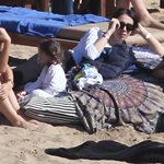 Paparazzi! Ολυμπία Χοψονίδου: Παιχνίδια στην παραλία με την κόρη της!