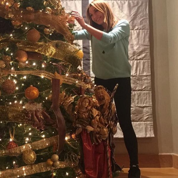Τατιάνα Στεφανίδου: Δείτε τι κάνει τώρα καθισμένη μπροστά στο Χριστουγεννιάτικο δέντρο του σπιτιού της!
