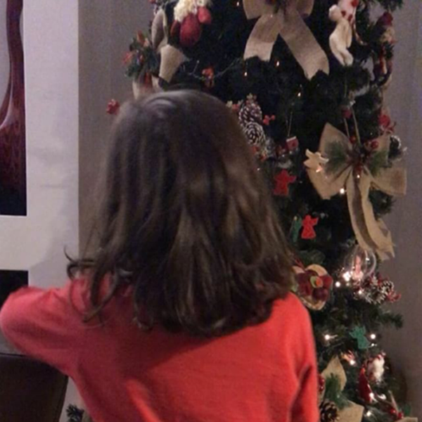 Αγαπημένη Ελληνίδα ηθοποιός στόλισε το χριστουγεννιάτικο δέντρο μαζί με την κόρη της!