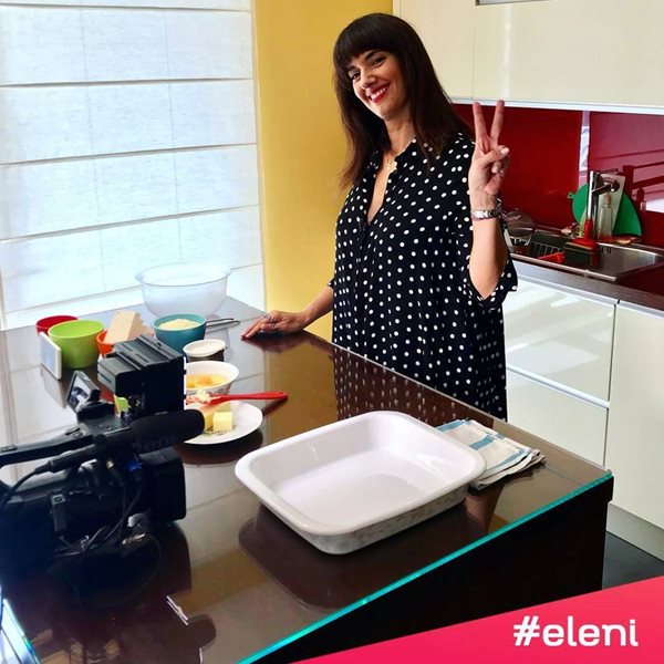 Η Νόνη Δούνια μας ξεναγεί στο super μοντέρνο σπίτι της και μαγειρεύει για το κοινό της Ελένης Μενεγάκη