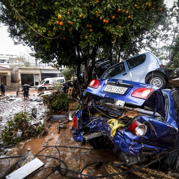 Πολύνεκρη τραγωδία: “βιβλική καταστροφή” στην Δυτική Αττική 