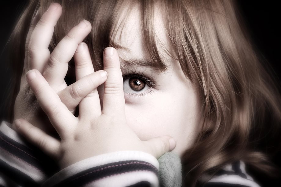 Το παιδί σας είναι ντροπαλό; Να πώς να το βοηθήσετε να αναπτύξει την αυτοπεποίθησή του