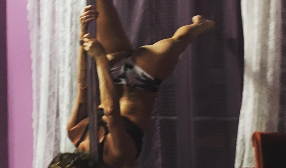 Η κόρη γνωστής Ελληνίδας τραγουδίστριας αναστατώνει το Instagram κάνοντας pole dancing!