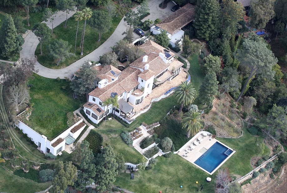 Σε ποιόν διάσημο σκηνοθέτη του Hollywood ανήκει αυτή η πανέμορφη κατοικία; 