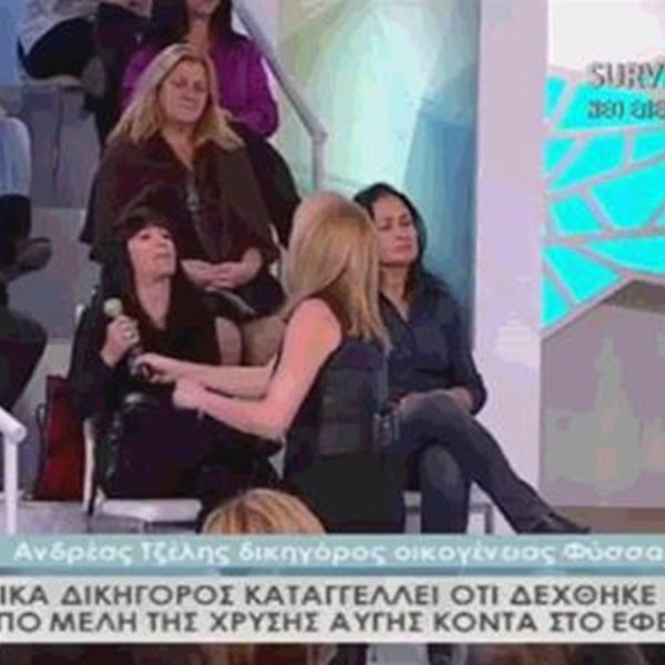 Απίστευτο σκηνικό! Έξαλλη η Τατιάνα Στεφανίδου “άρπαξε” το μικρόφωνο από γυναίκα στο κοινό της εκπομπής!