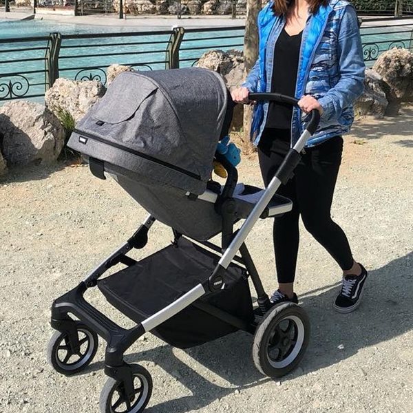 Η Ελληνίδα παρουσιάστρια για βόλτα με τον τεσσάρων μηνών γιο της